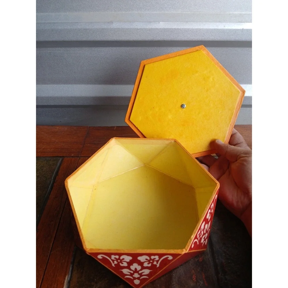 Vintage Kashmiri Papier Mache Hexagonal Trinket‎ Box Red Floral Stenciled 6